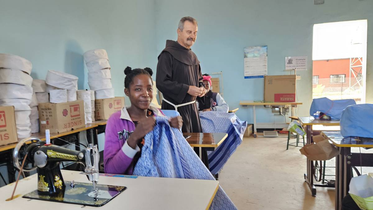 Otvorena su vrata naše škole šivanja, koja djeluje u okviru Centra Otac Vjeko u selu Mwakapandula u Zambiji