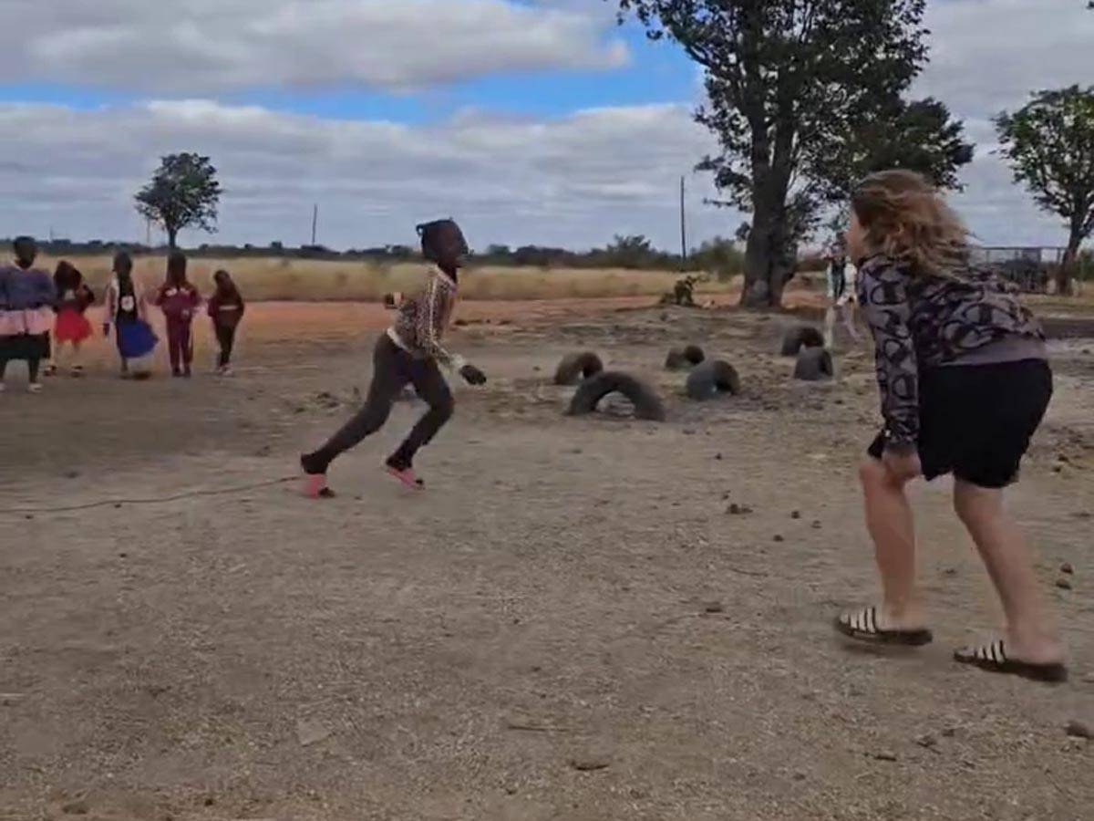 U Mwakapanduli djeca vole igrati graničara